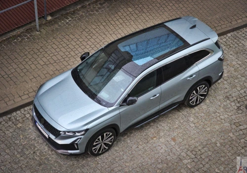 Test: Nowy Renault Espace E-Tech Full Hybrid Iconic 200 KM. Duży rodzinny i oszczędny SUV
