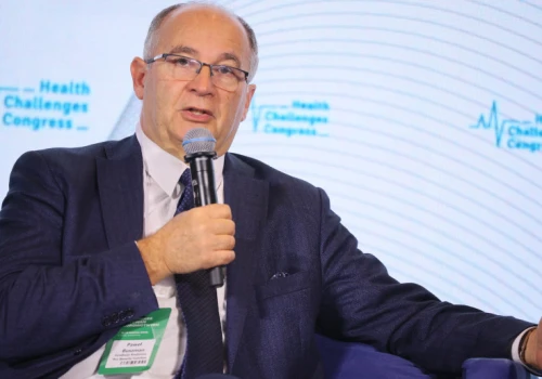 Prof. Buszman: Zadłużone szpitale, które nie chcą wprowadzać zmian, należy sprzedać za złotówkę