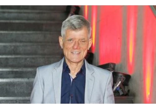 Został ojcem po 50-tce. W tym samym czasie odkrył chorobę