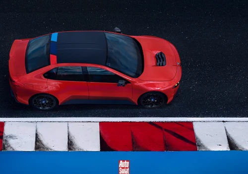 Takie będzie nowe BMW M3. Obok postawiono klasyczne E30