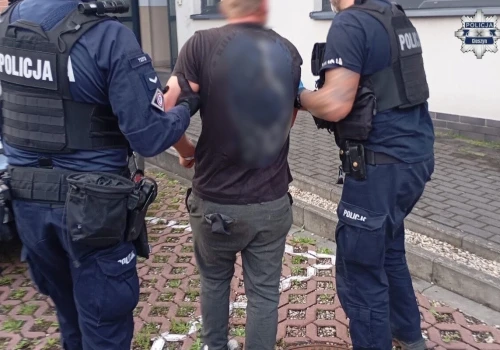 Strzelał z wiatrówki, zaatakował policjanta z młotkiem – szczegóły niedzielnych drastycznych scen w Brennej
