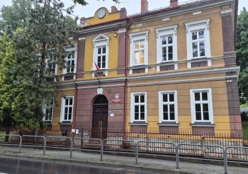 Miała być rozbudowa, nadal jej nie ma. Jaka przyszłość czeka szkołę w Kamienicy?