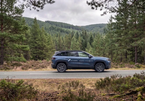 Nowy Jeep Compas z łącznością satelitarną 5G i Robotaxi. Stellantis na MOVE 2026