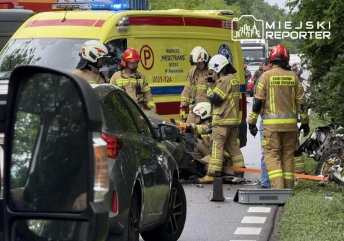 Dwie Toyoty zderzyły się czołowo na Okuniewskiej. Trzy osoby trafiły do szpitala