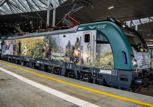 PKP Intercity. Kolejny Griffin 200 w nowej okleinie