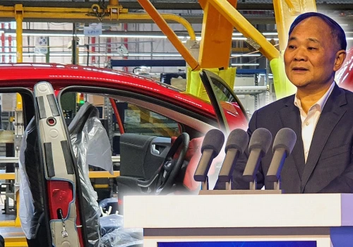 Tandeta w salonach zabija motoryzację. Prezes Geely chce to zmienić