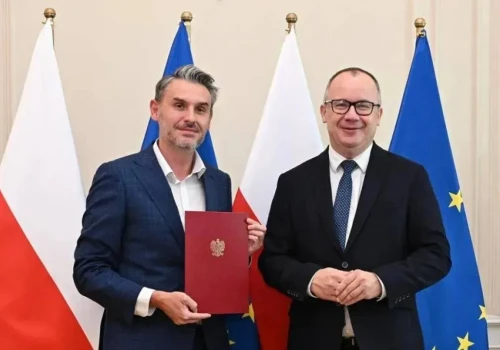 Na wakacjach tankował za pieniądze podatników. Nieoficjalnie: Były wiceminister uniewinniony