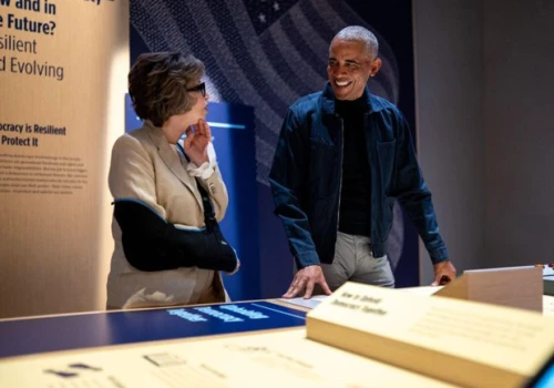 Barack i Michelle Obama spotykają się z mieszkańcami Chicago przed ceremonia otwarcia prezydenckiego centrum
