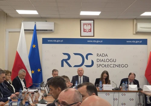 RDS: Rząd przedstawił stronie społecznej założenia budżetu na 2027 rok z 3 proc. waloryzacją wynagrodzeń dla budżetówki i nauczycieli. Związki zawodowe protestują