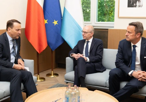 Sikorski z wizytą w Luksemburgu. Tematem współpraca satelitarna