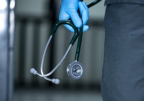 Medyczne miliony z publicznych pieniędzy. Jest petycja o ustanowienie limitów zarobków dla lekarzy