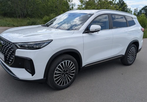 Chery Tiggo 8 z napędem spalinowym – miejski SUV w wersji luksusowej