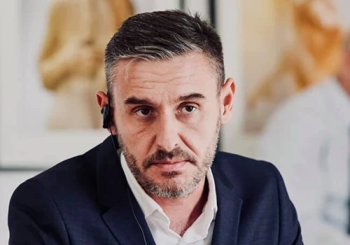 Nie wiedział, że nie można płacić publicznymi pieniędzmi za wakacje