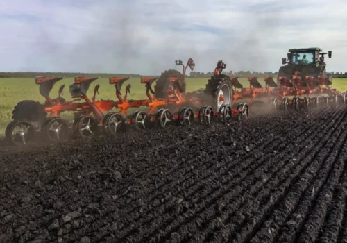 Pług gigant od Kuhna. Multi-Challenger XT ma pracować z ciągnikami do 700 KM