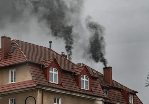 Fikcyjna walka ze smogiem. Tak źle z programem Czyste Powietrze jeszcze nie było