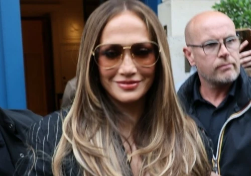 Jennifer Lopez udowadnia, że garnitur może być niezwykle modny. To hit lata 2026