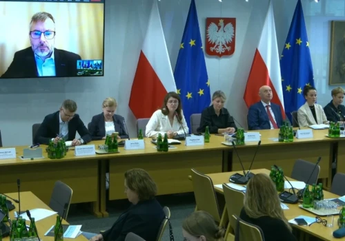 Raport: ponad milion dzieci w Polsce miało kontakt z reklamami alkoholu w mediach społecznościowych