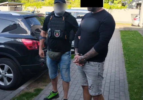Zatrzymany przez “Kobrę” odpowie za kradzież z włamaniem Mercedesa