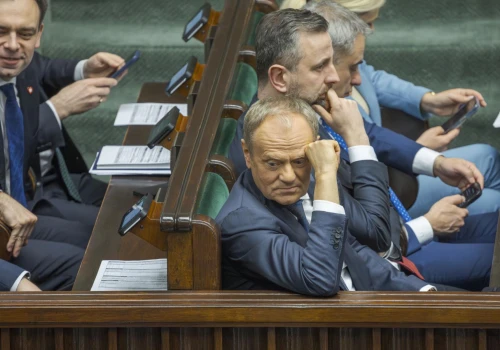 Kolejny sondaż, kolejny wielki ból głowy Donalda Tuska. Oj, nie jest kolorowo