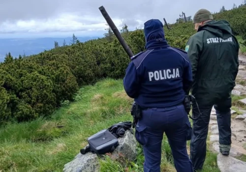 Pozostawiona na szlaku torba postawiła służby w stan gotowości. Policja przypomina o bezpieczeństwie w górach