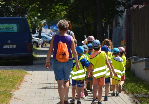 2590 zł na rękę dla każdego nauczyciela. Rekordowe pieniądze na wakacje