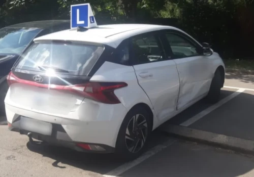 Instruktor nauki jazdy z sądowym zakazem… uczył kursanta jeździć po Wrocławiu