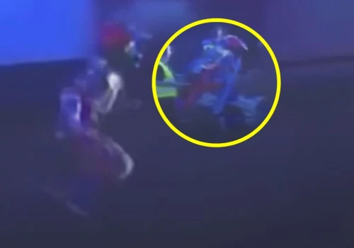 Starcie wielkich mistrzów. Wstał, zaczął biec i powalił go na ziemię