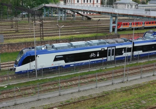Pierwsza hybryda PKP Intercity dojechała na testy do Żmigrodu