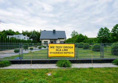 Protest mieszkańców Modlicy. Sprzeciwiają się planowanej trasie linii wysokiego napięcia