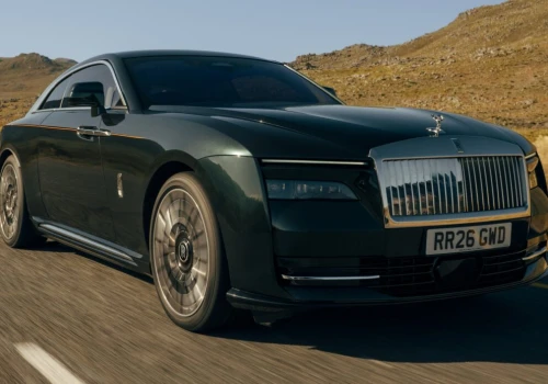 Rolls-Royce Spectre po odświeżeniu z lepszym zasięgiem. Typowemu nabywcy RR wystarczy na prawie 4 tygodnie jazdy