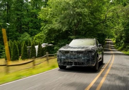 Nowe BMW X5 kończy testy. Jeden SUV, pięć napędów i elektryczne iX5