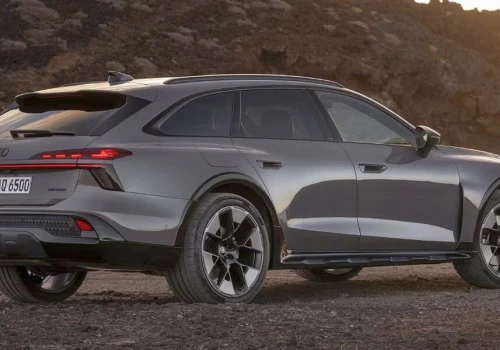 Audi A6 Allroad wraca do gamy. Po raz pierwszy z poszerzonym nadwoziem i jako hybryda plug-in