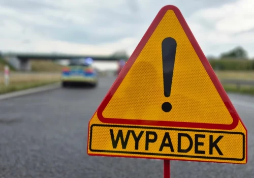 20-latek nagle zjechał pod koła ciężarówki. Wypadek w pobliżu Ciechanowa