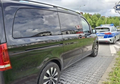 Pijany kierowca karawanu przewoził trumnę z ciałem. Miał 2,5 promila alkoholu