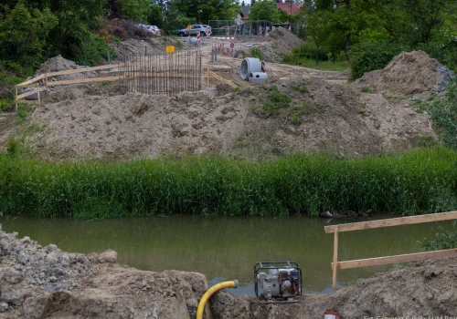 Nowy most pieszo-rowerowy na rzeszowskiej Drabiniance. Prace idą pełną parą