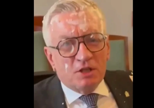 Poznań: potężna awantura na Sesji Rady Miasta. Prezydent dostał ciastem w twarz!
