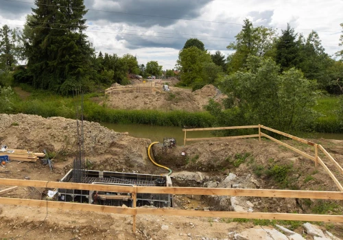 Nowa kładka w Rzeszowie nabiera kształtów. Koszt to blisko 3,7 mln zł