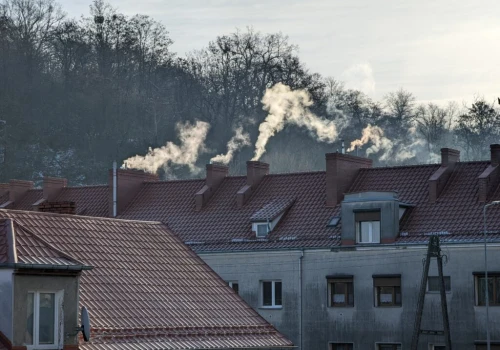 Raport SmogLabu: Polska na drodze do czystego powietrza. Jak regiony pozbywają się kopciuchów?