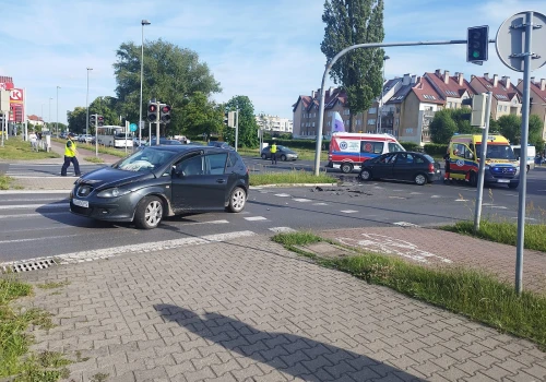 Wypadek na Ku Słońcu. Utrudnienia w ruchu, na miejscu jest kilka służb ratunkowych