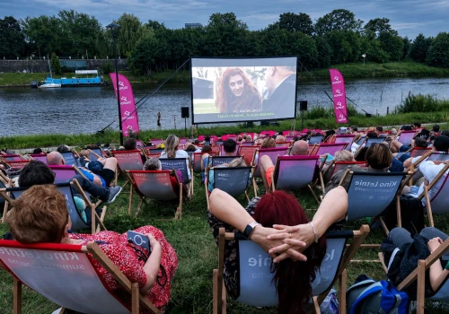 Darmowe seanse filmowe nad Wisłą. Oto repertuar kina plenerowego