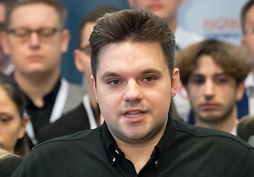 28-letni lekarz milioner rezygnuje z członkostwa w KO