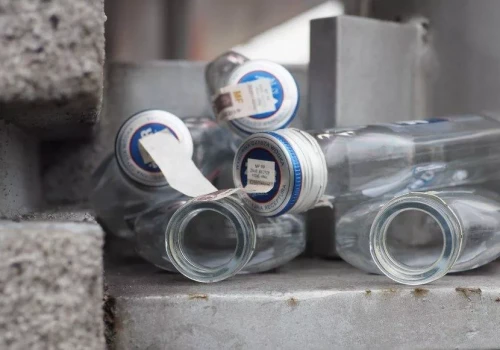 Podatkiem w “małpki”. Rząd chce znaczącej podwyżki opłaty dla małych alkoholi