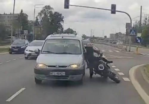 Wjechał w motocyklistkę i uciekł. Auto zarejestrowane na zmarłego