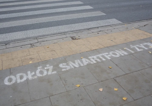 Zakaz korzystania z telefonów w szkołach o krok bliżej