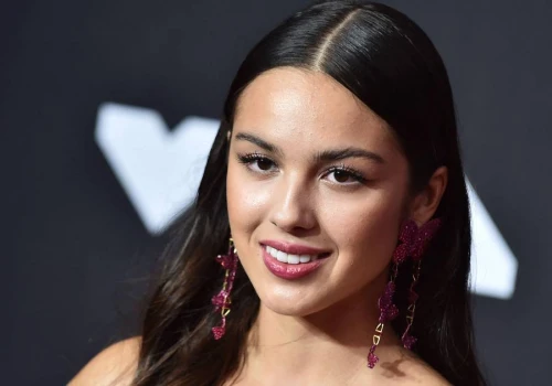 Olivia Rodrigo lansuje tę sukienkę. To najgorętszy trend lata 2026