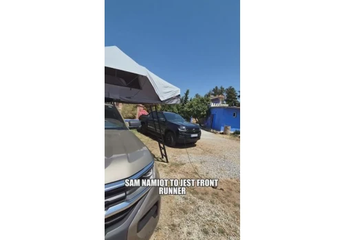 Wideo: Volkswagen Amarok z namiotem i kuchenką. Jak to jest zapakowane?