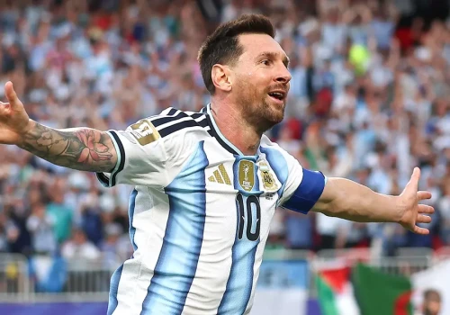 Messi zaczyna mundial: czy o piłce można mówić językiem teologii i sztuki