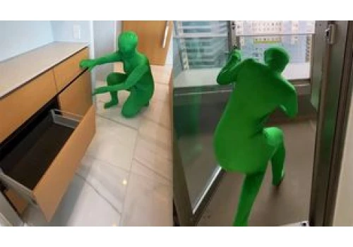 Agentka z Tokio pokazała apartament. 