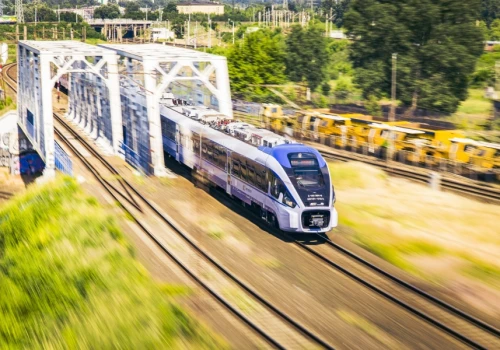 Pociągiem na wakacje! Letni rozkład PKP, więcej połączeń i nowe trasy