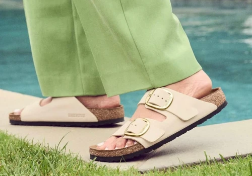 Wyglądają jak Birkenstocki, a kupiłam je w Reserved - klapki z owczej skóry to niezbędnik lata